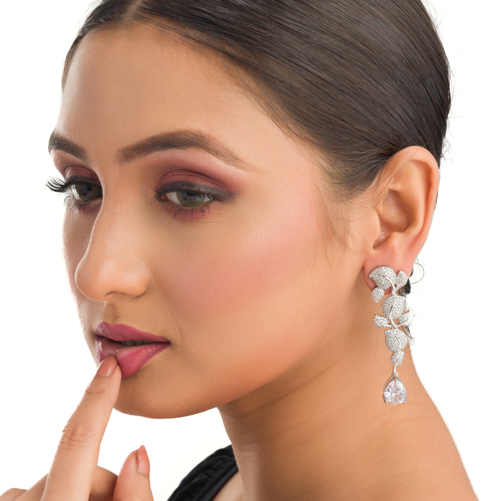 "Leaf design zircon earrings blend nature’s beauty with radiant zircon accents."