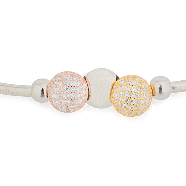 Timeless 925 silver bracelet, offering classic elegance and versatility for any occasion.