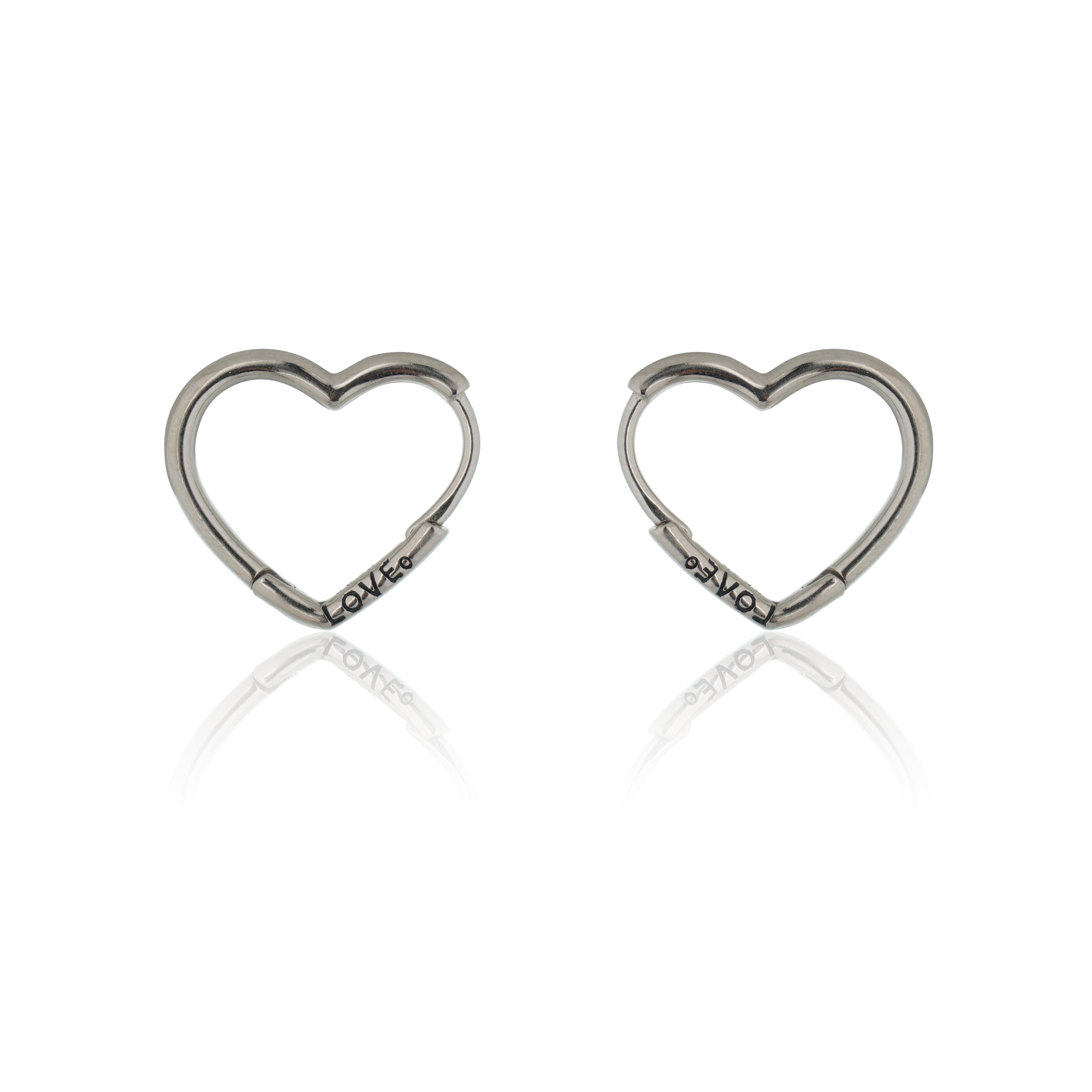 "Charming 925 silver heart-shaped hoop earrings, adding love and elegance to your style."