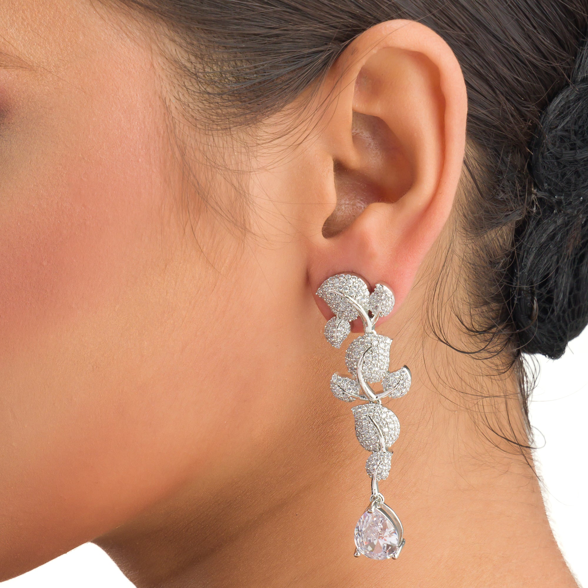"Leaf design zircon earrings blend nature’s beauty with radiant zircon accents."
