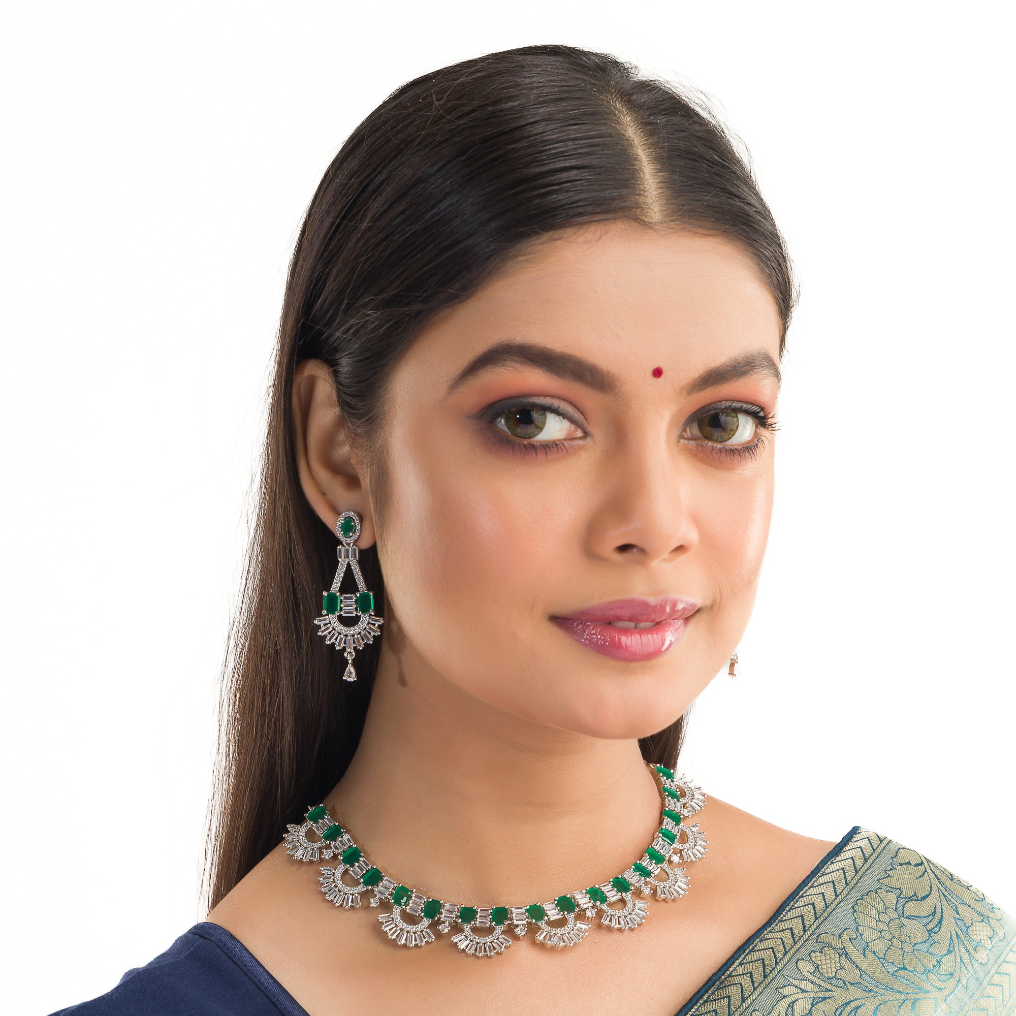 "Green and white zircon necklace in silver delivers a refined, striking elegance."
