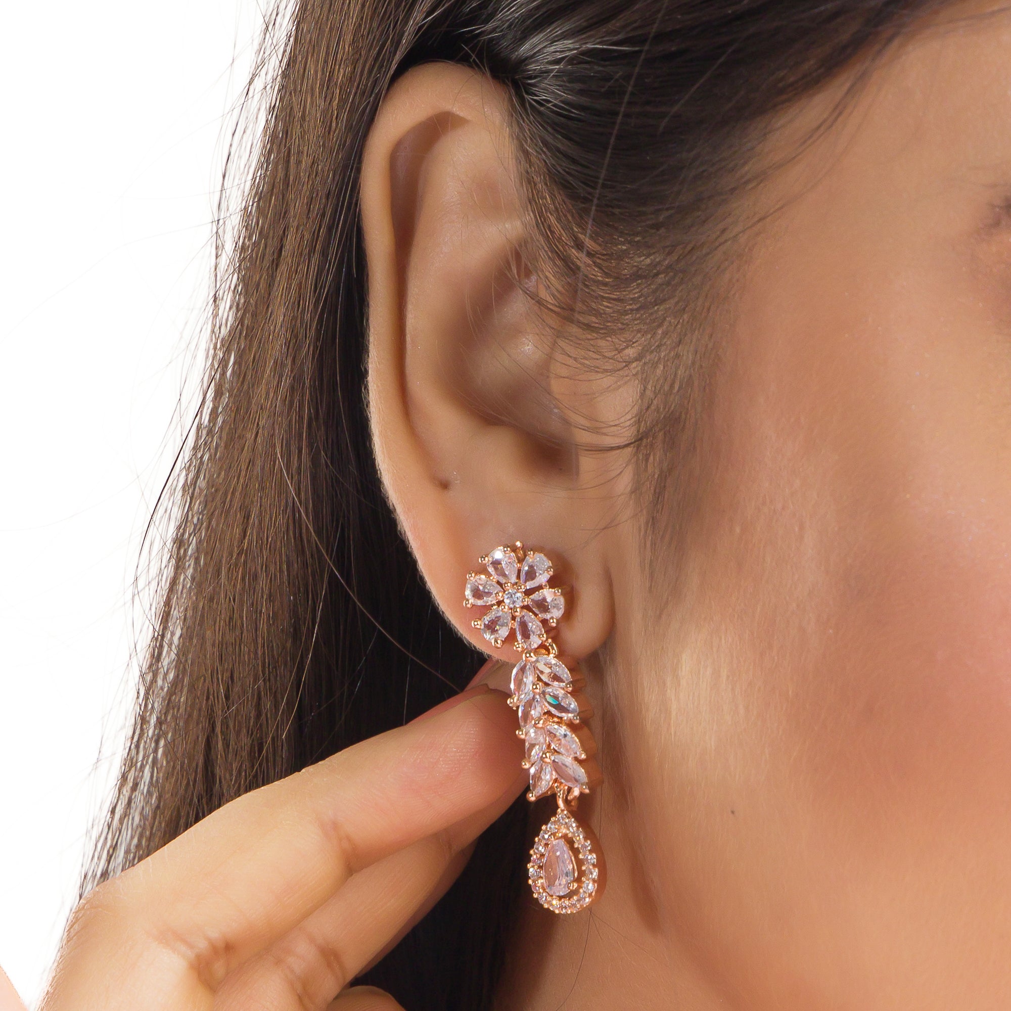 "Flower and leaf design zircon necklace in rose gold offers chic elegance and timeless style."
