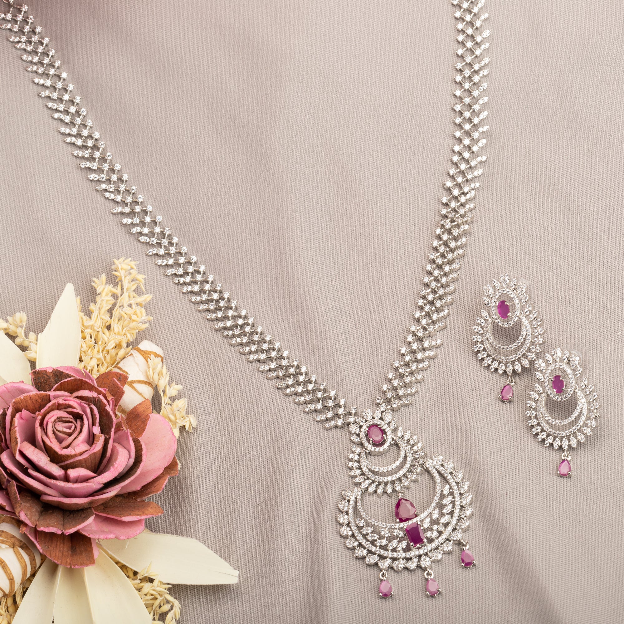 "Zircon necklace with leaf motifs exudes natural elegance and timeless beauty."
