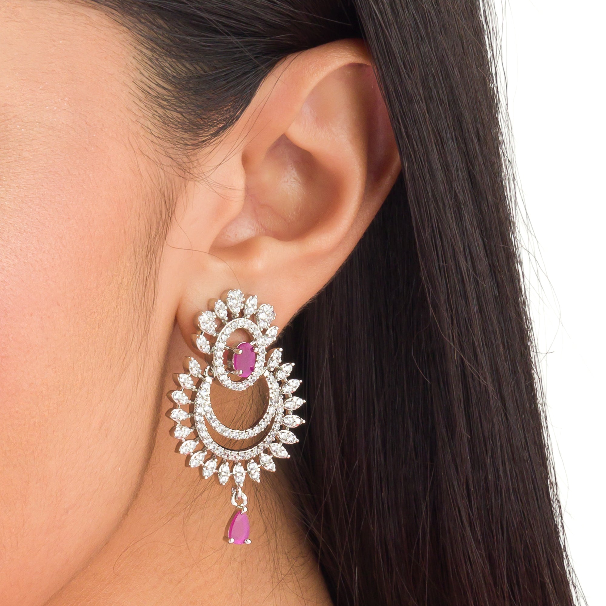 "Zircon necklace with leaf motifs exudes natural elegance and timeless beauty."
