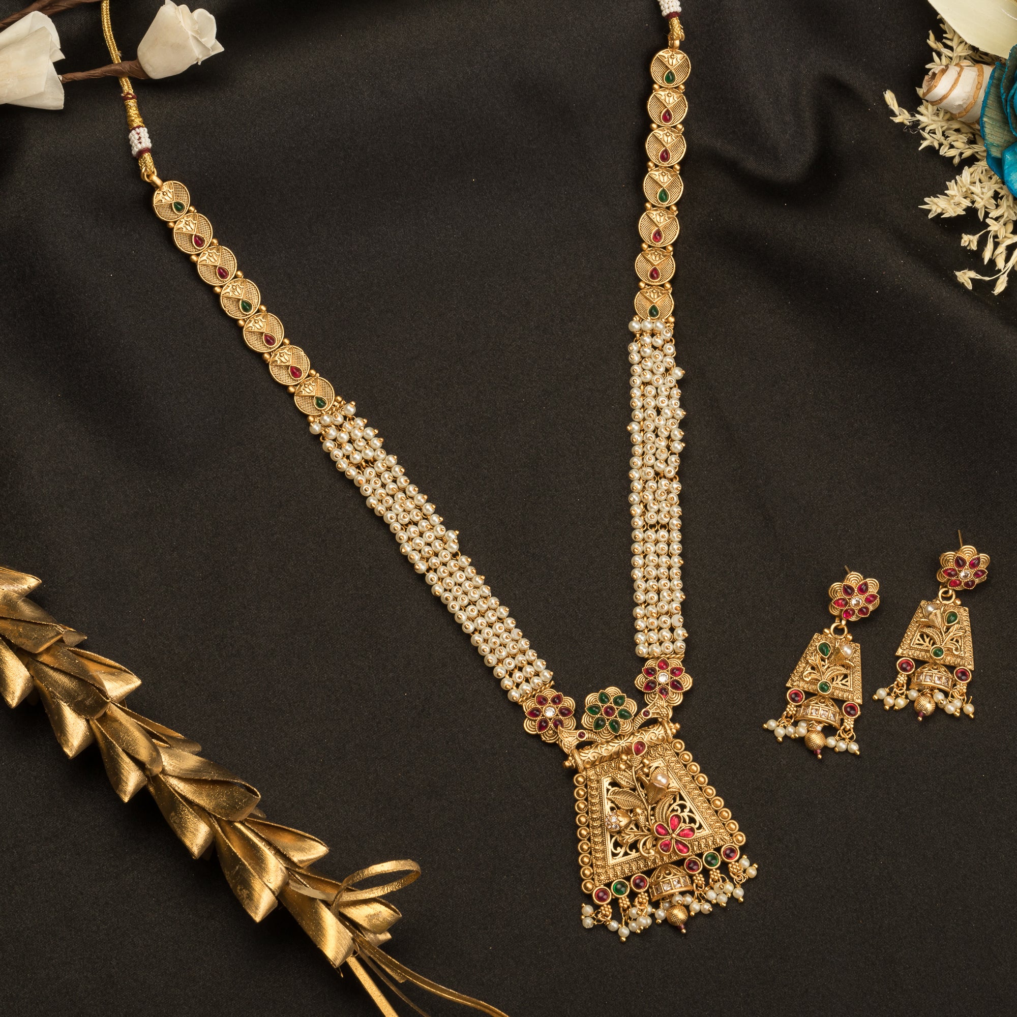 Long golden necklace with refined polish delivers a timeless, luxurious festival look.

