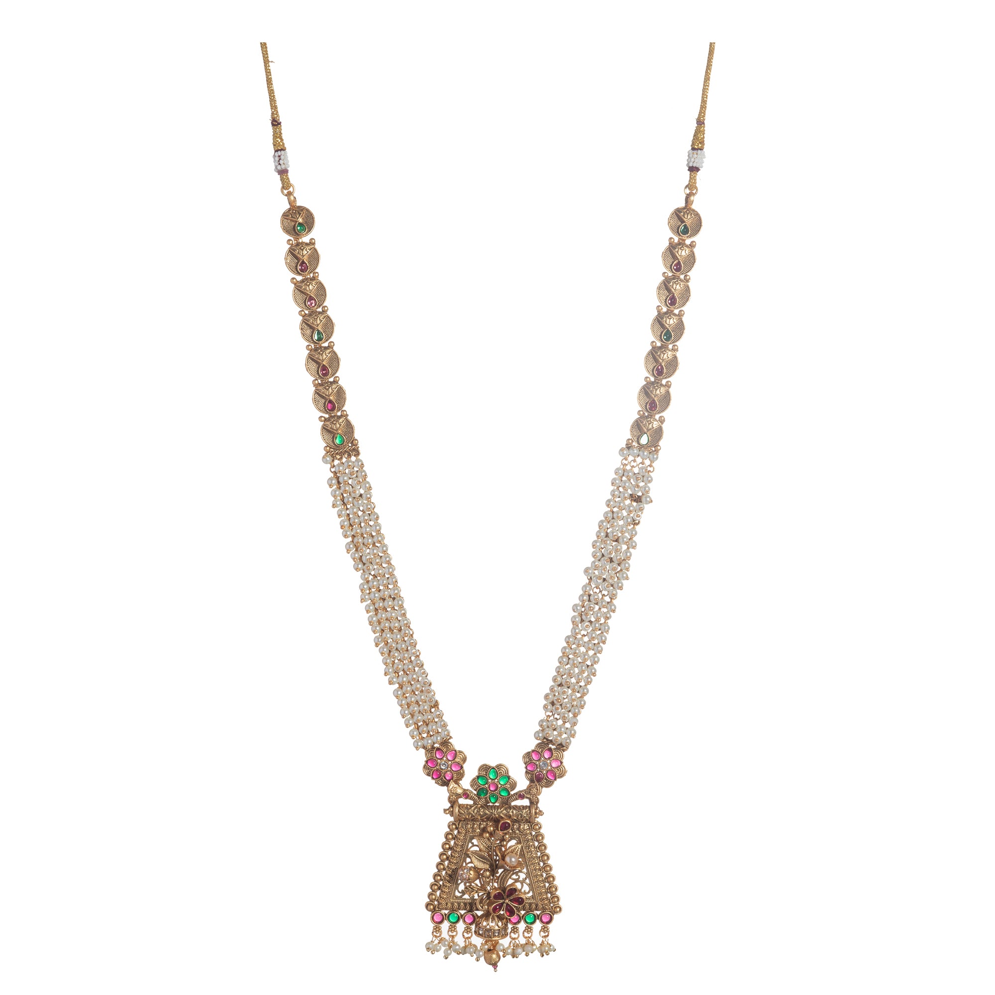 Long golden necklace with refined polish delivers a timeless, luxurious festival look.
