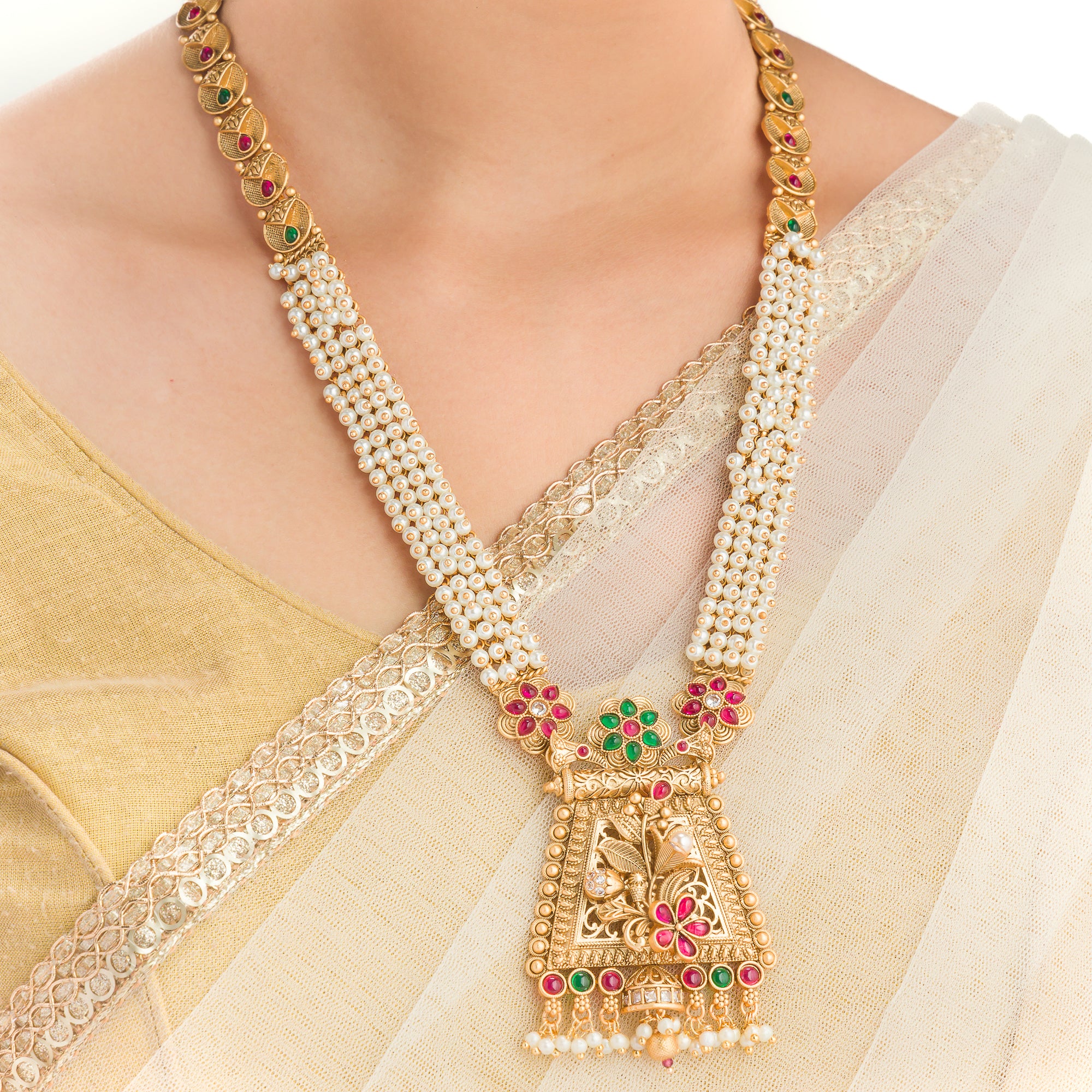 Long golden necklace with refined polish delivers a timeless, luxurious festival look.
