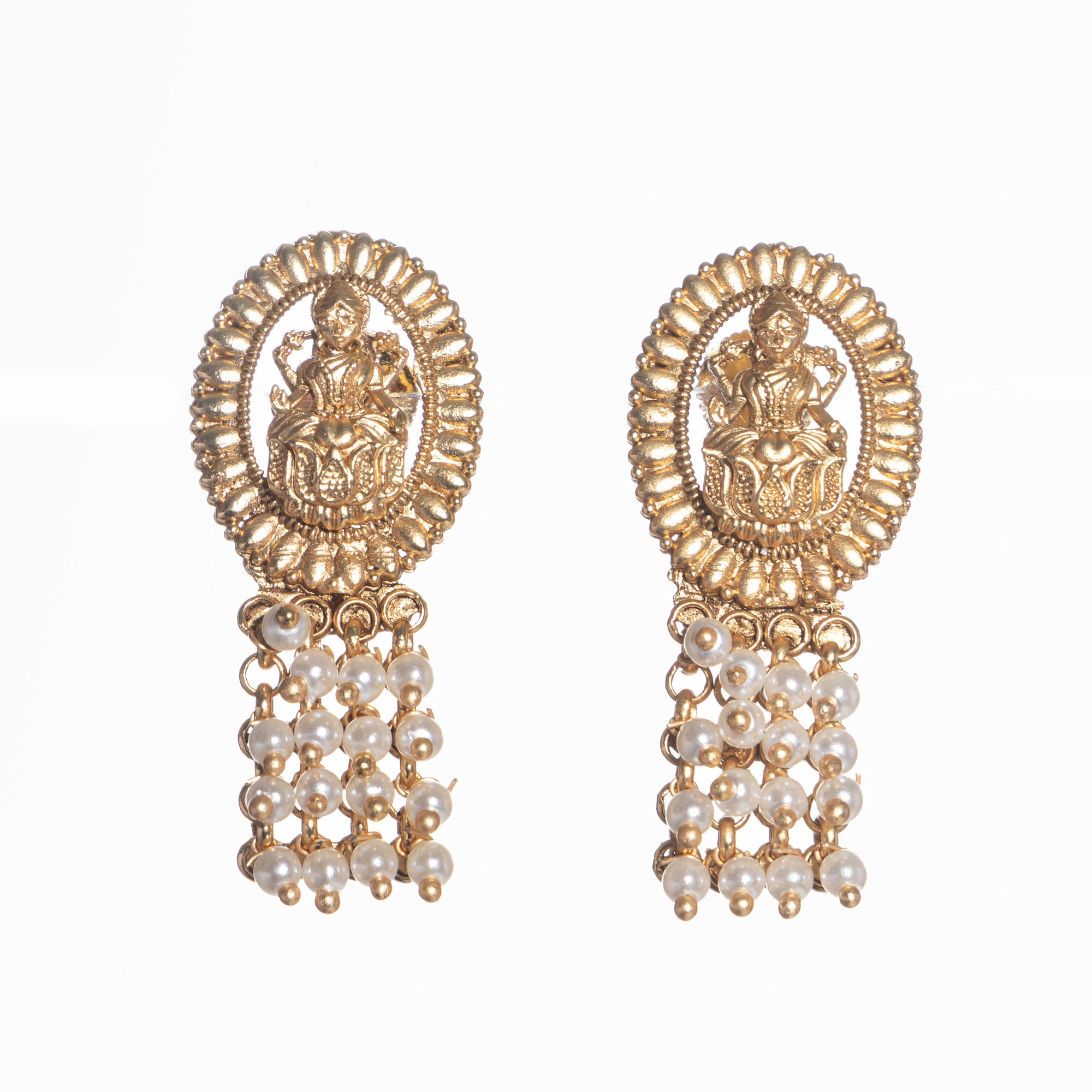 Temple necklace with intricate craftsmanship adds timeless elegance to your festive ensemble.
