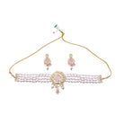 "White pearl necklace with a pink stone, combining classic and vibrant elegance."
