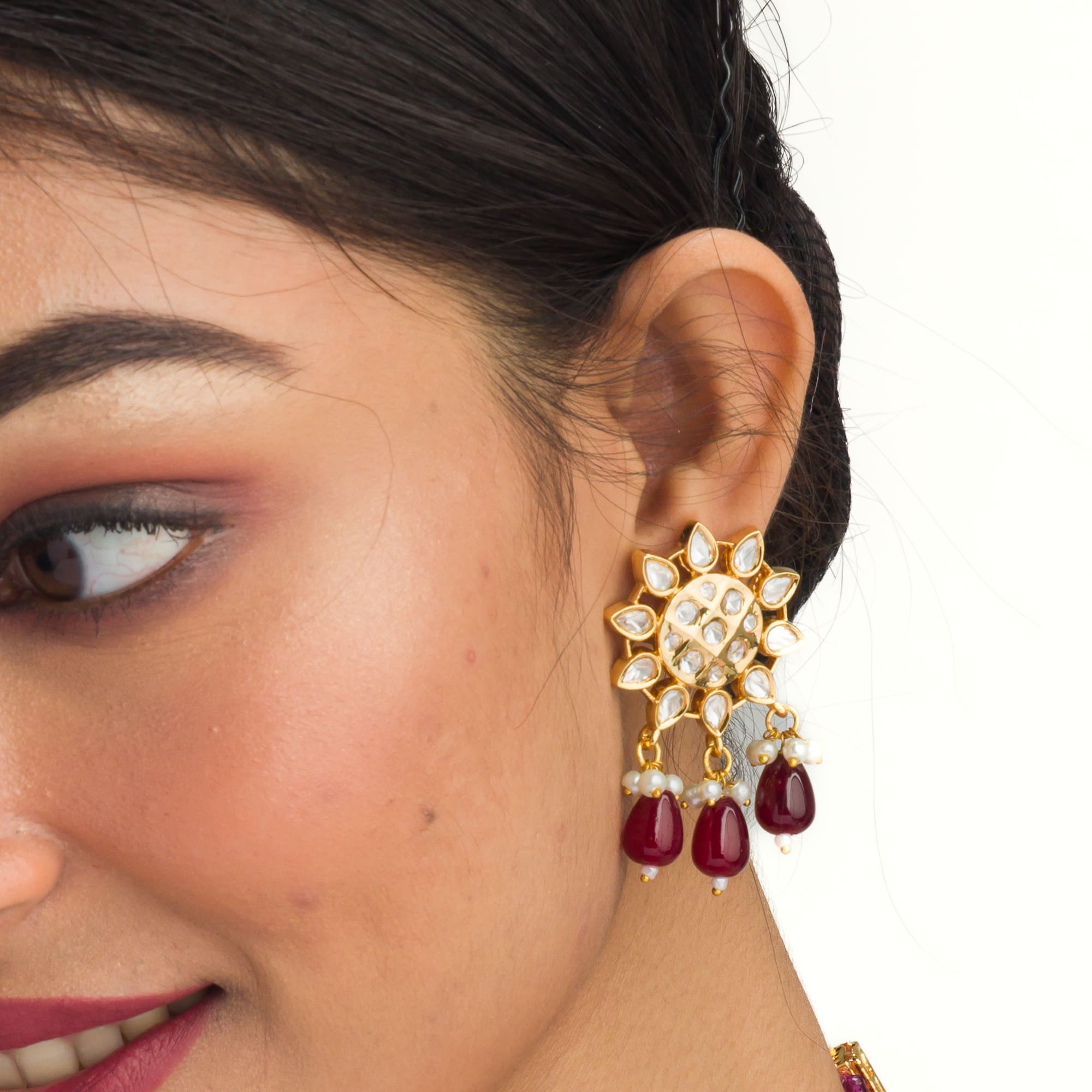Pink kundan choker with gold-tone polish for a vibrant, elegant style.
