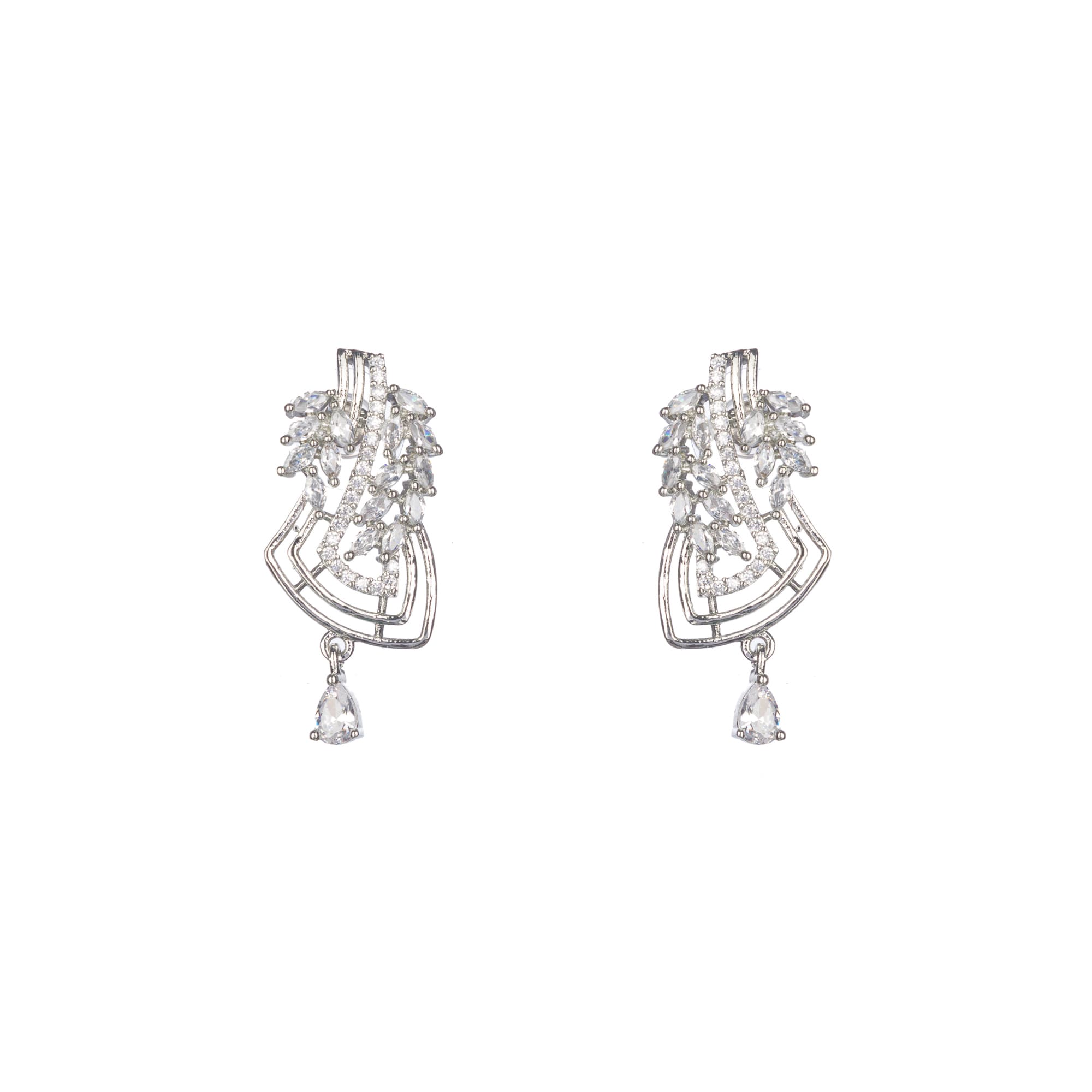 Silver zircon pendant shines with refined elegance for a timeless look.
