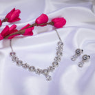 Timeless zircon necklace with round stones for brilliant elegance and shine

