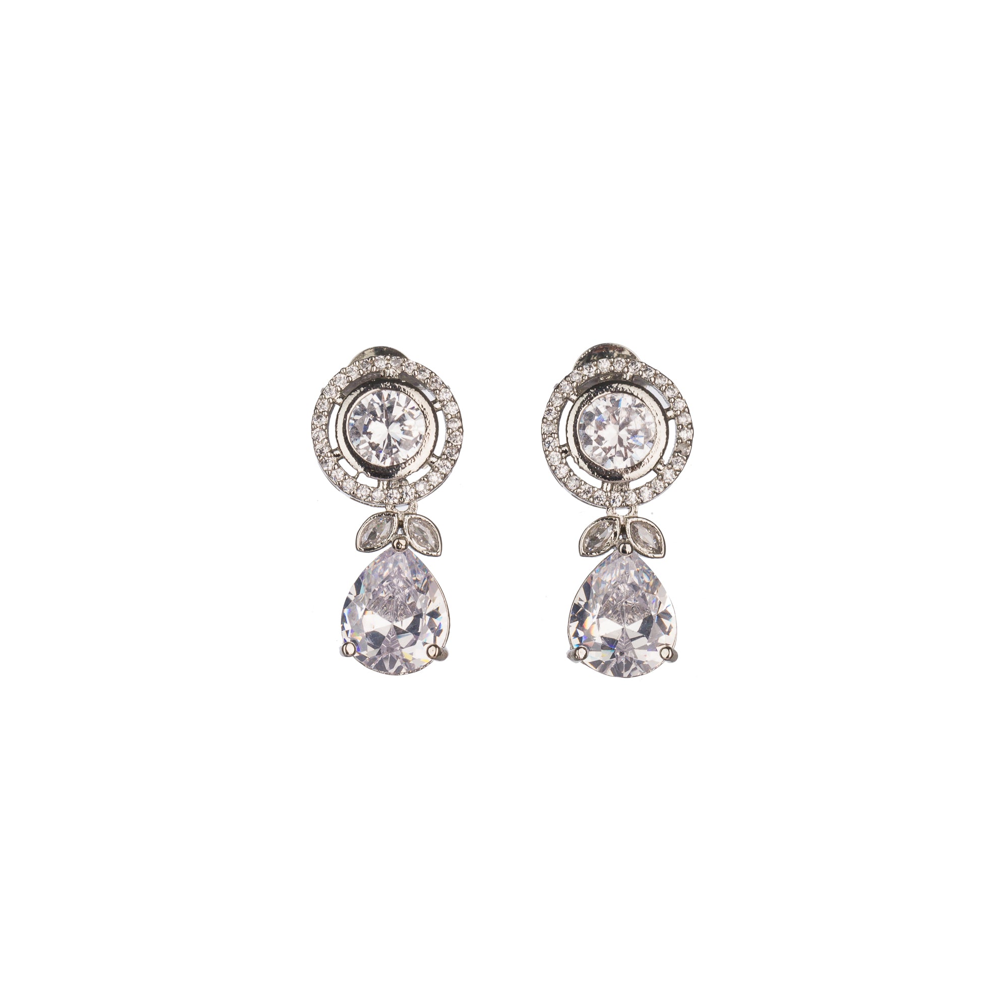 Timeless zircon necklace with round stones for brilliant elegance and shine
