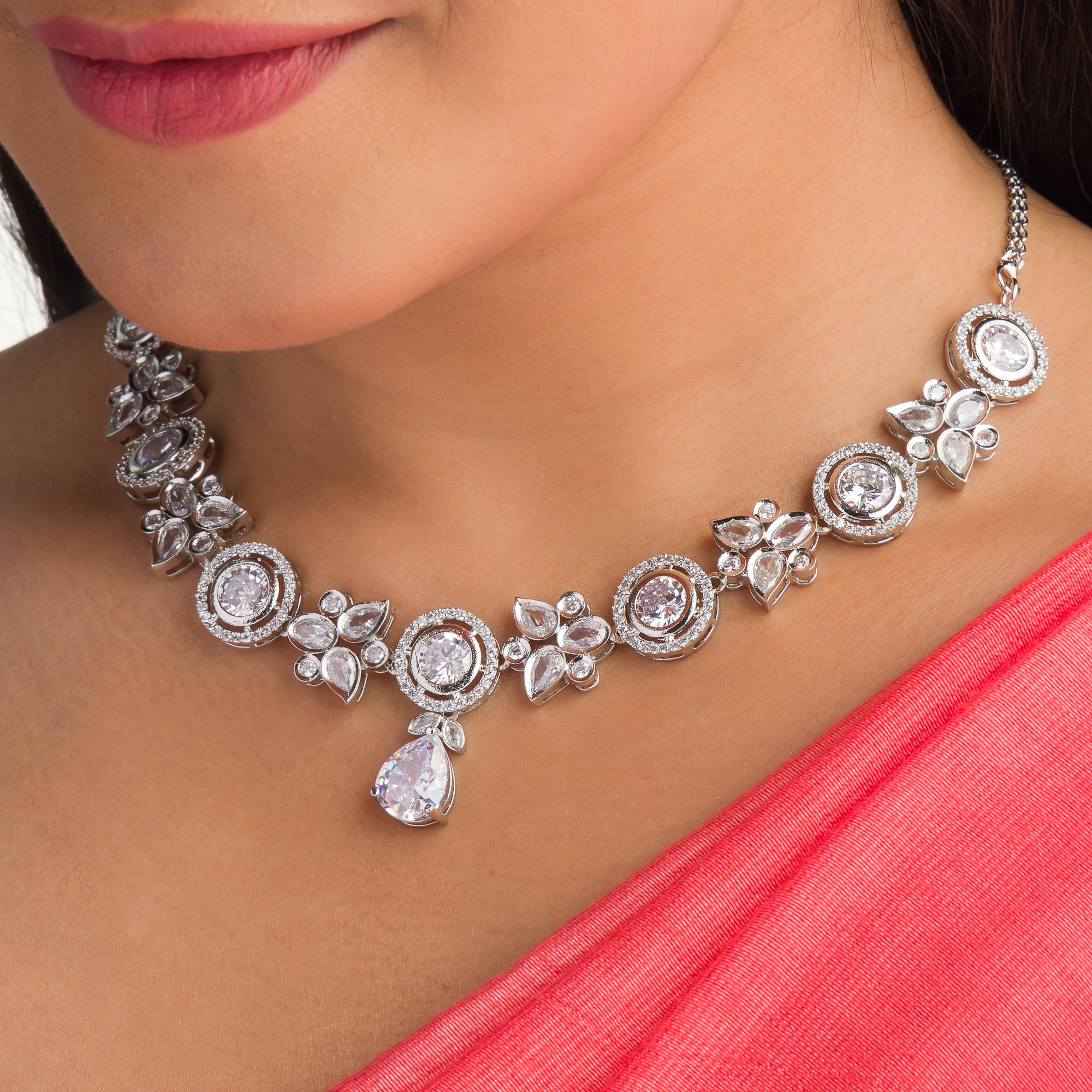 Timeless zircon necklace with round stones for brilliant elegance and shine
