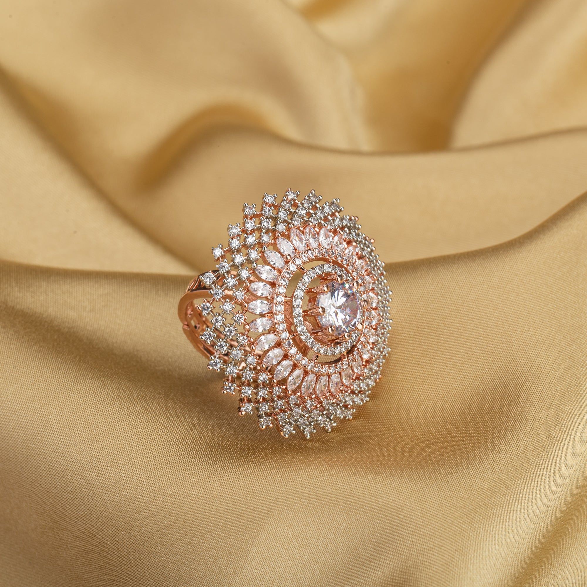 Rose gold zircon finger ring adds a warm and sophisticated sparkle, perfect for parties.
