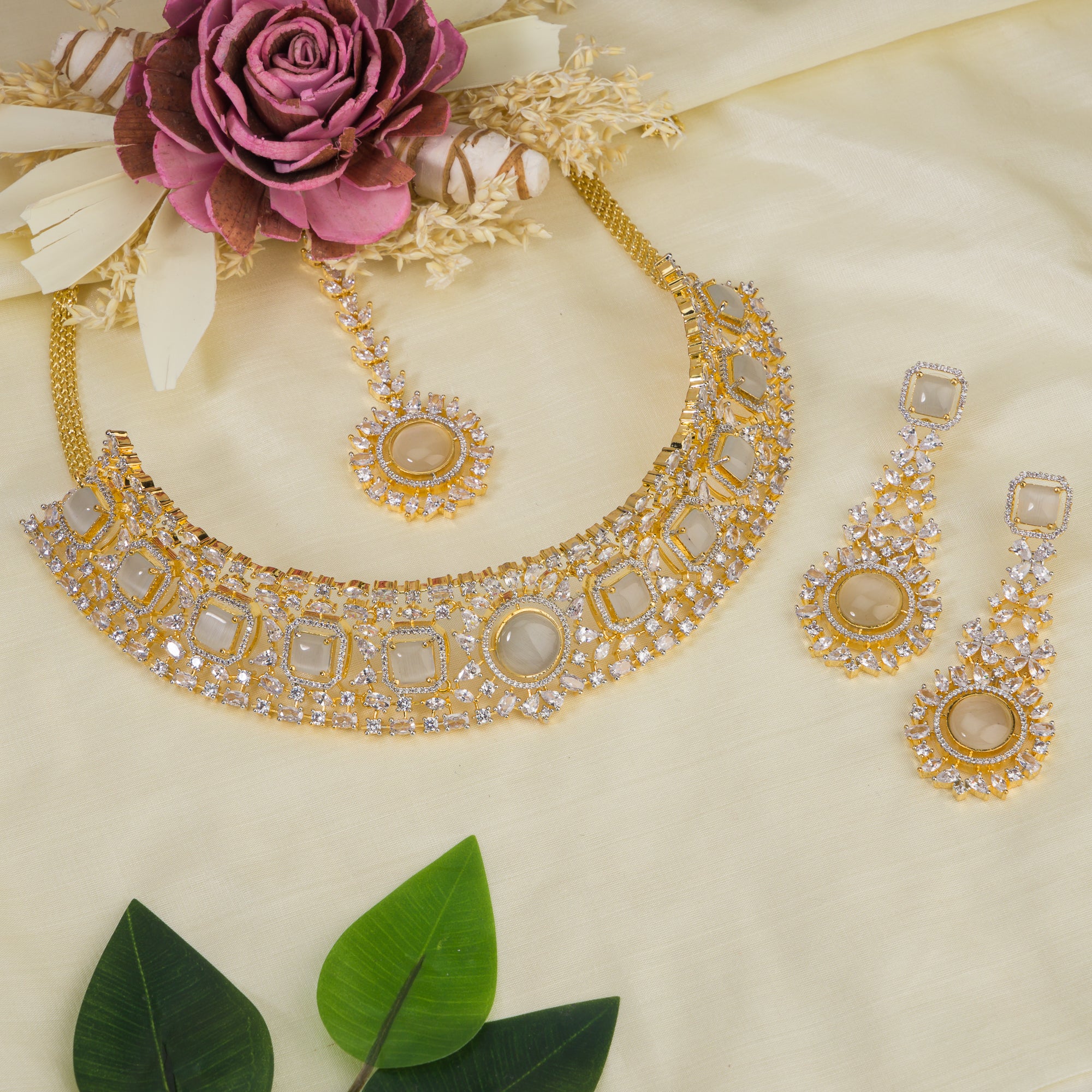 Azure zircon choker bridal set with earrings and maangtika.
