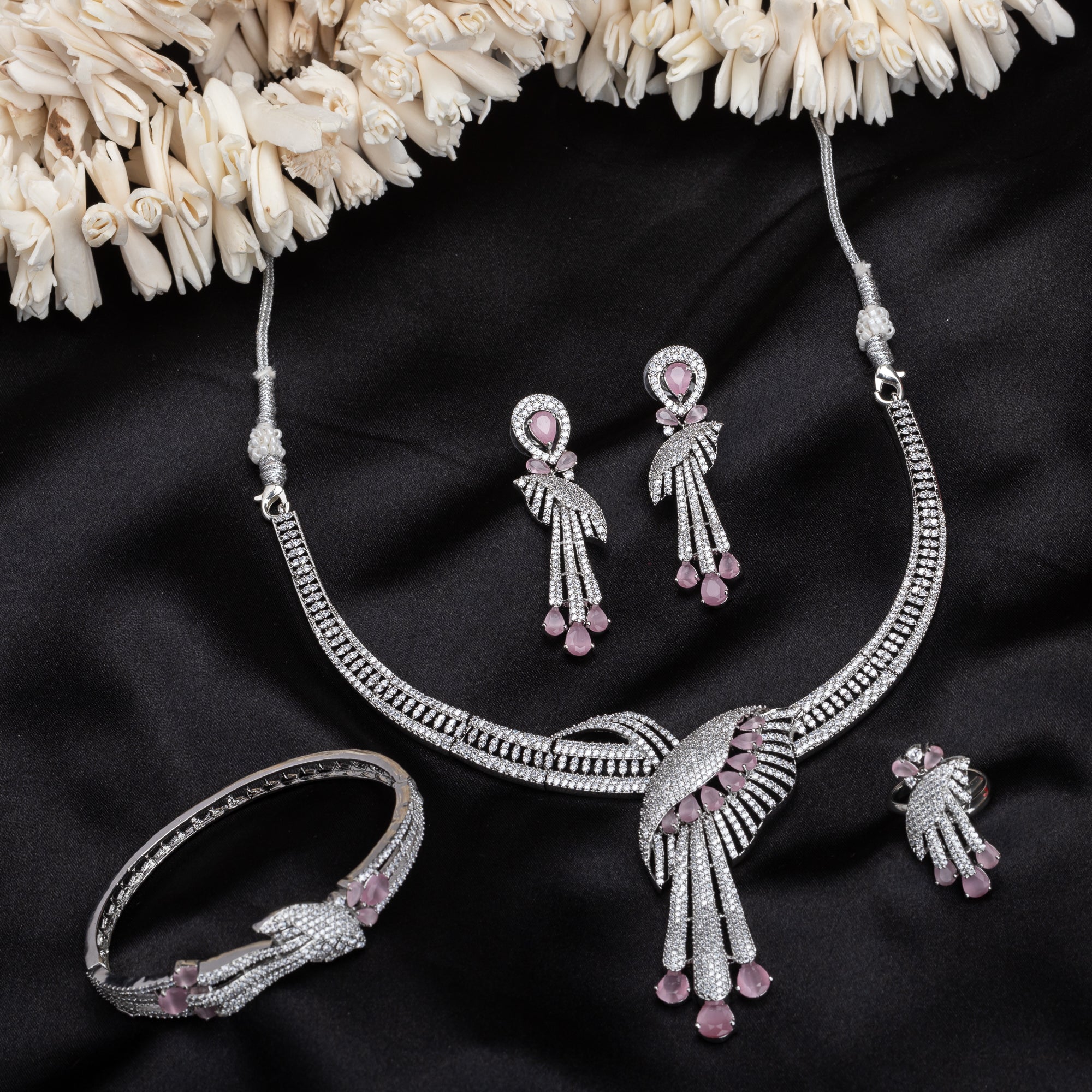 Turquoise zircon necklace set with earrings and bracelet for an elegant and charming party look.
