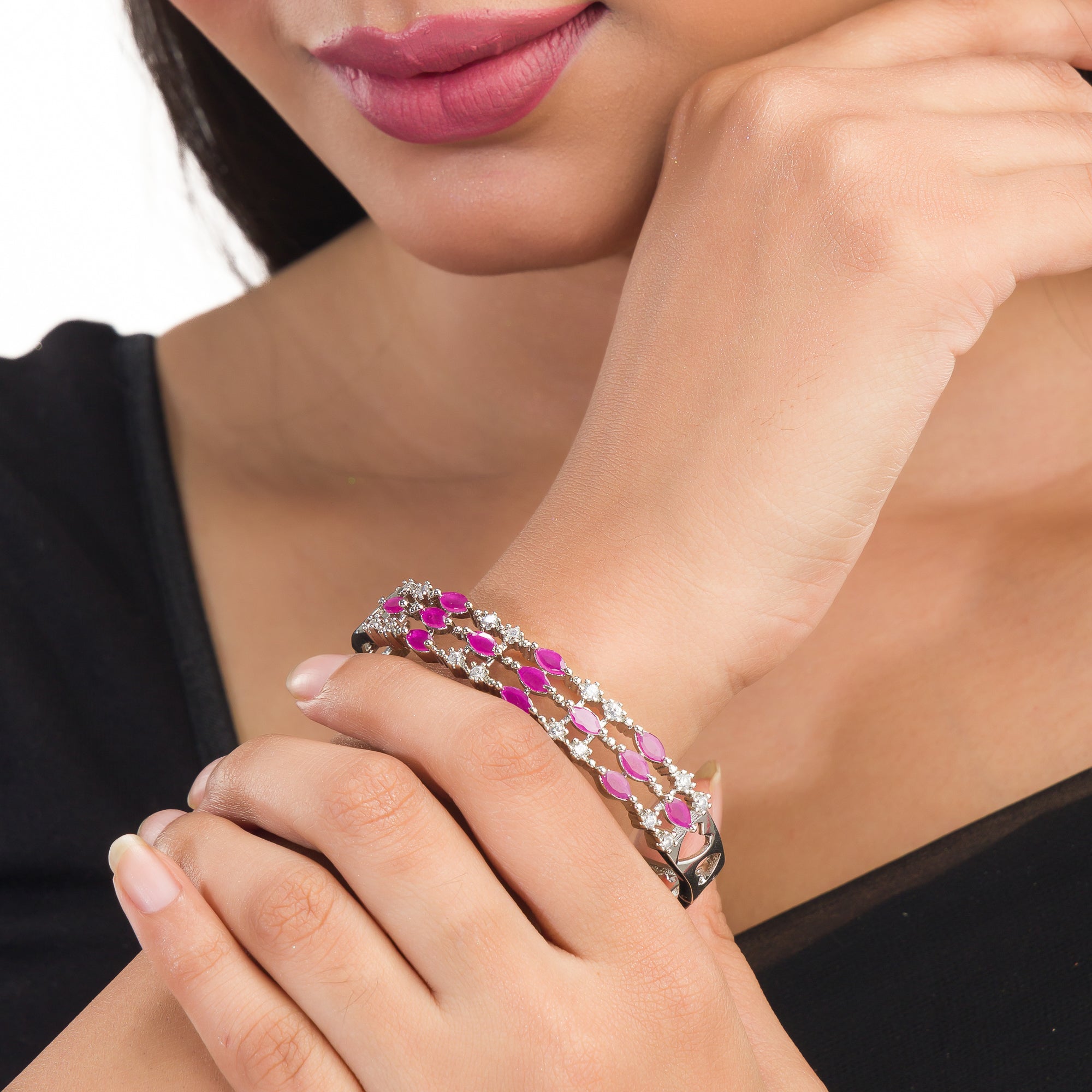 Pink and white zircon bracelet in silver for a beautiful and elegant party look.
