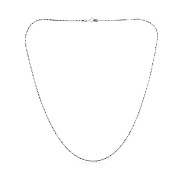 Sleek 925 sterling silver chain, crafted for high-quality shine and effortless everyday elegance.
