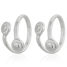 Sleek and timeless 925 silver ring, perfect for everyday elegance and crafted with precision.
