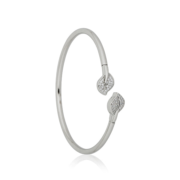 Elegant 925 silver bracelet with beautiful designs, perfect for everyday wear.
