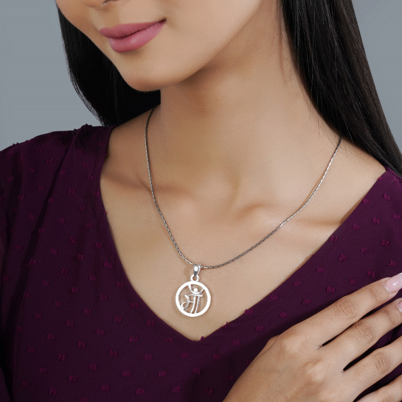 "925 sterling silver 'Maa' pendant in Hindi, symbolizing the eternal mother-child bond."
