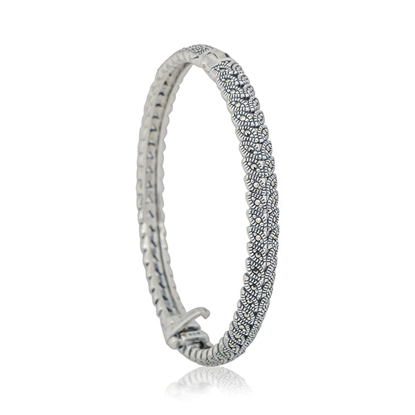  "Stunning 925 silver ring bracelet, blending elegance with modern design for a chic look."
