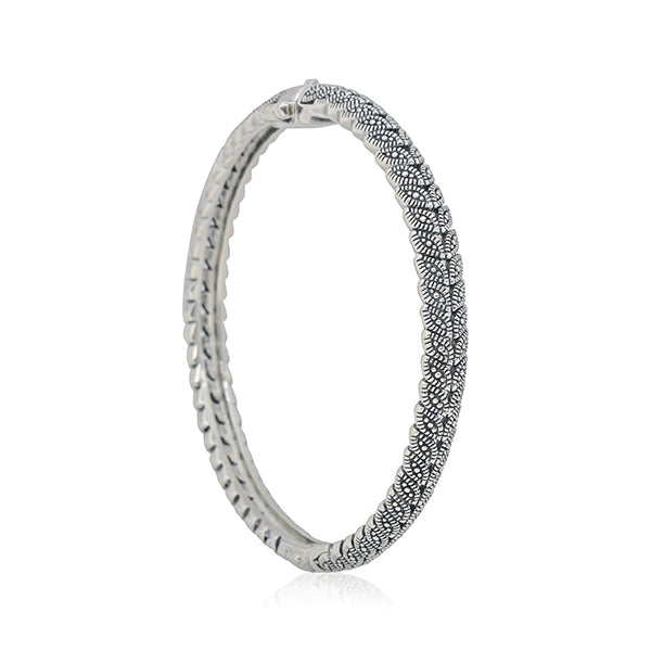  "Stunning 925 silver ring bracelet, blending elegance with modern design for a chic look."
