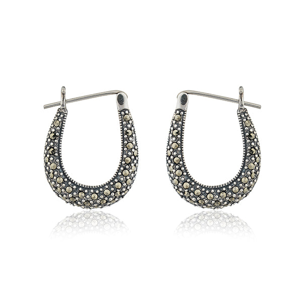 "Elegant 925 silver hoop earrings with a sleek design, adding sophistication to any look."
