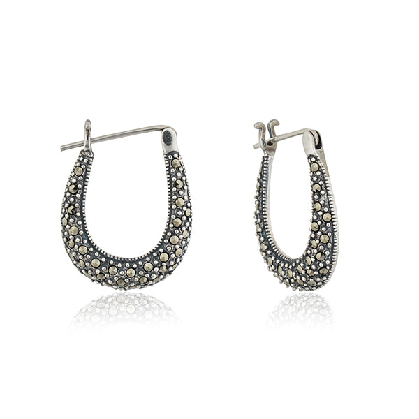 "Elegant 925 silver hoop earrings with a sleek design, adding sophistication to any look."
