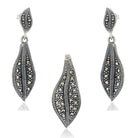 Elegant 925 sterling silver pendant set with delicate leaf design for casual natural charm.
