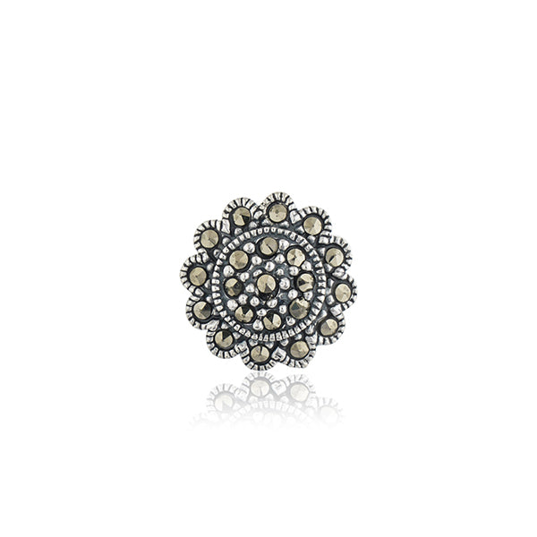 Graceful 925 silver pendant and earrings with intricate floral design for timeless elegance.
