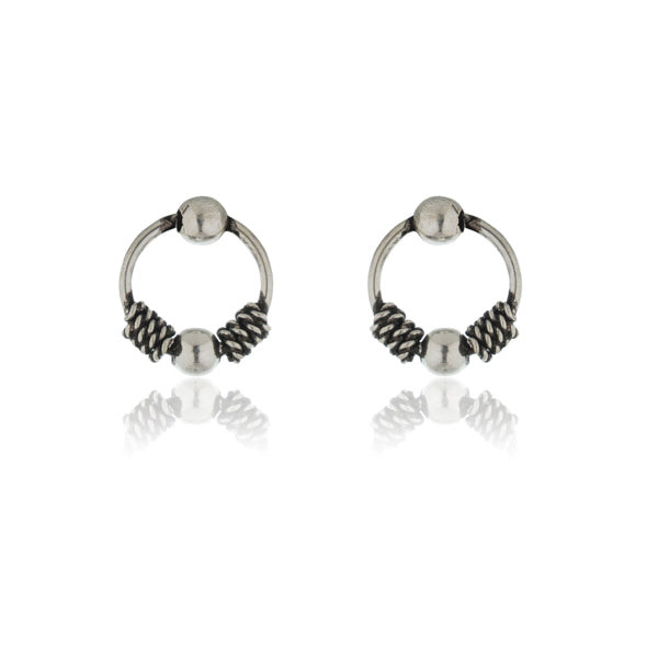 Delicate 925 silver hoop earrings with small ring design for a subtle, stylish touch.
