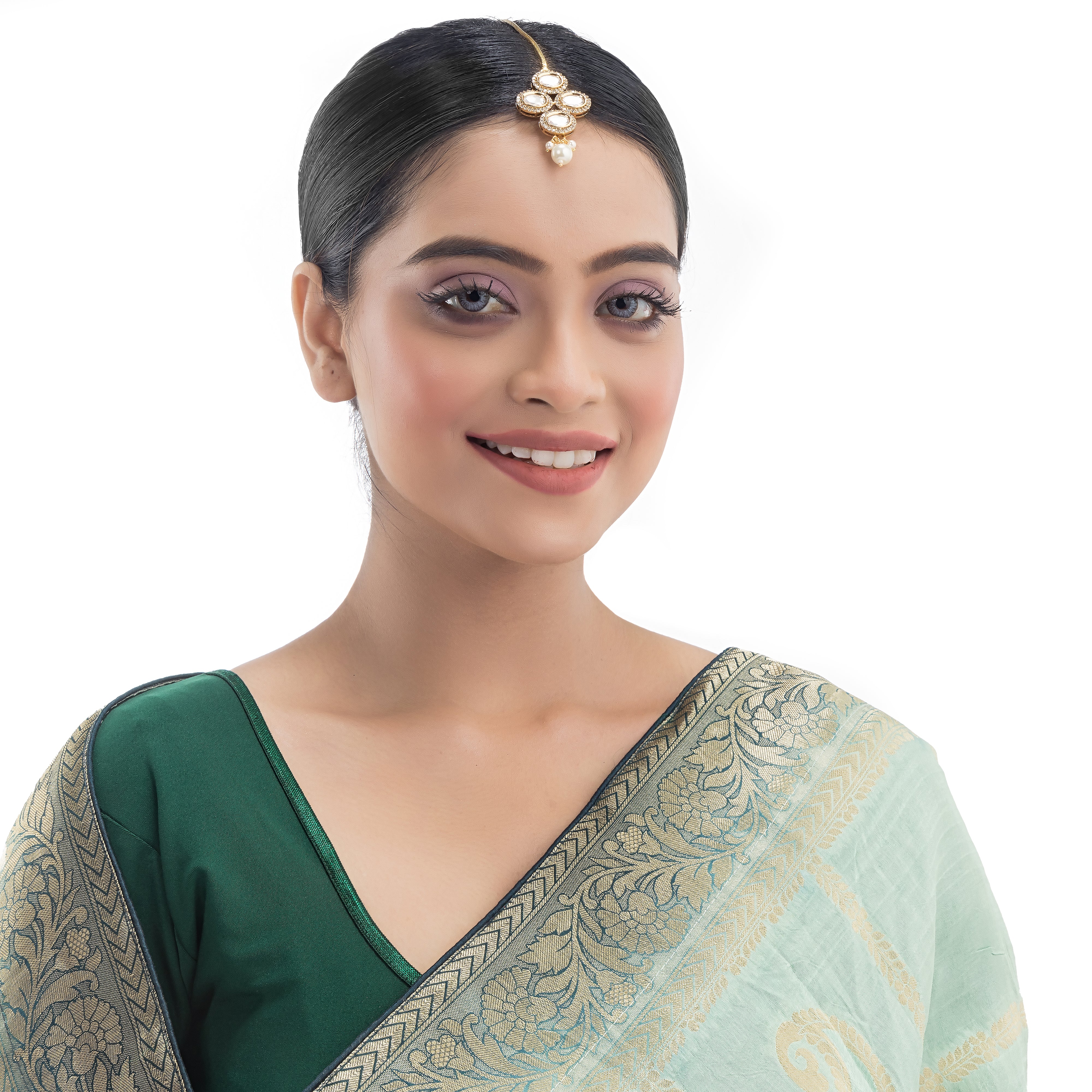 Kundan-studded goldtone maang tika with intricate detailing for a festive touch.

