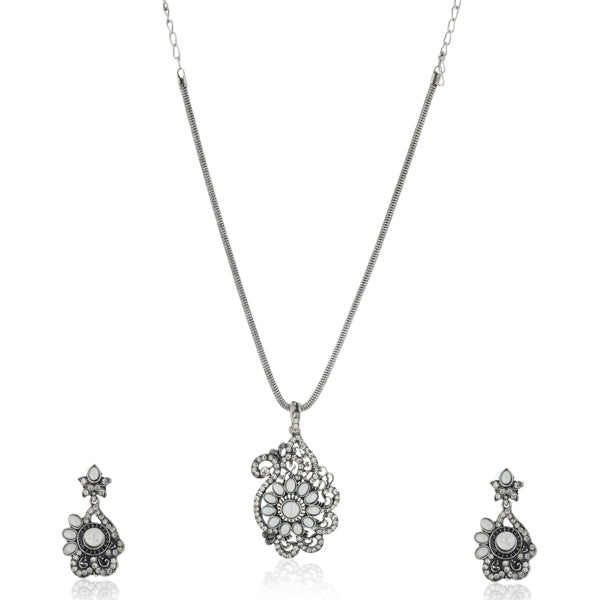 Elegant oxidized necklace set with intricate detailing, adding vintage charm to any outfit.
