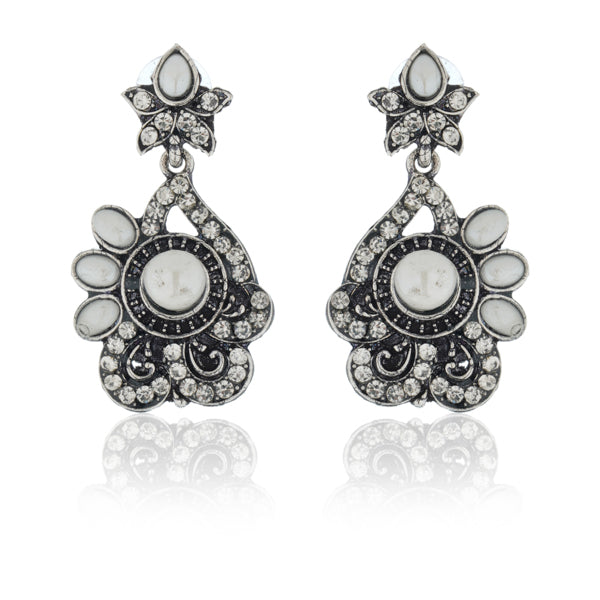 Elegant oxidized necklace set with intricate detailing, adding vintage charm to any outfit.
